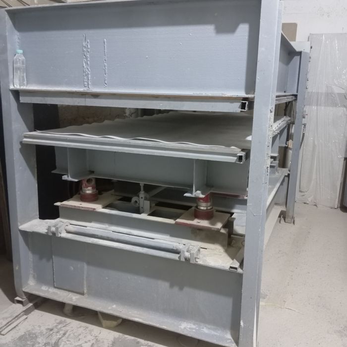 Press aparat (mebel eshik sohasida ishlatiladi)