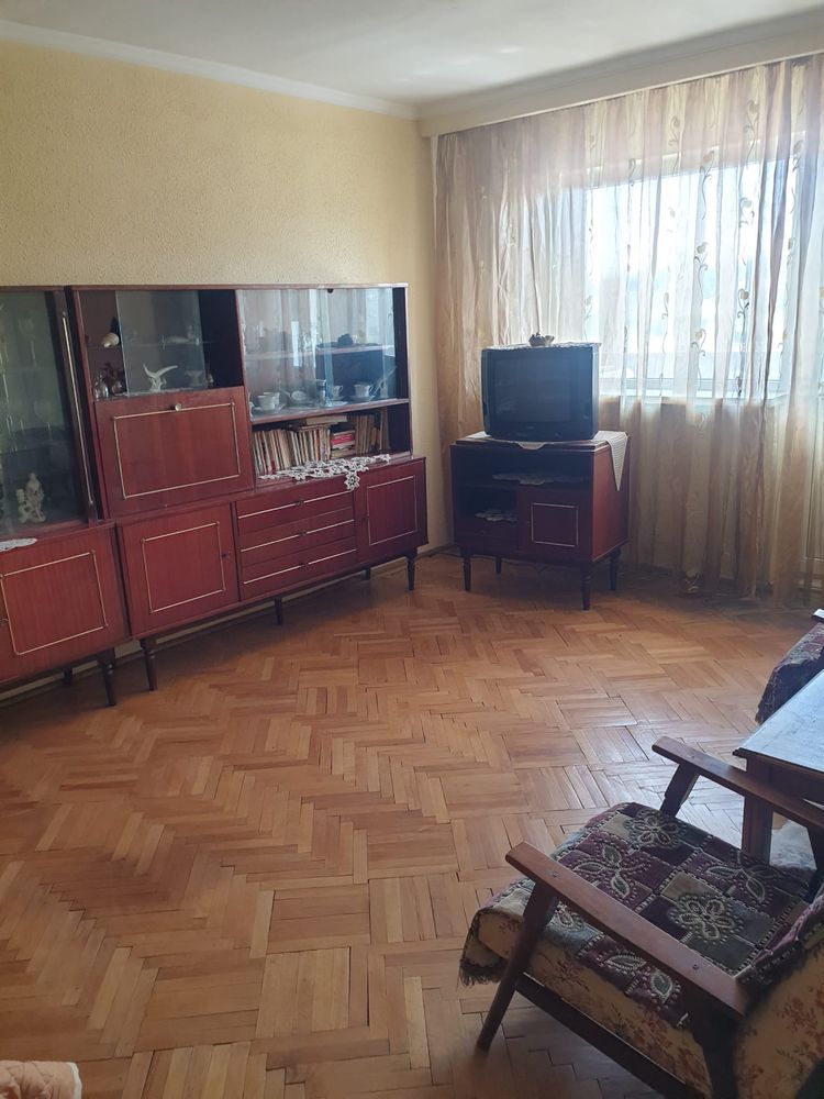 Vand apartament 4 camere,Pitesti ,cartier Nord L6 .