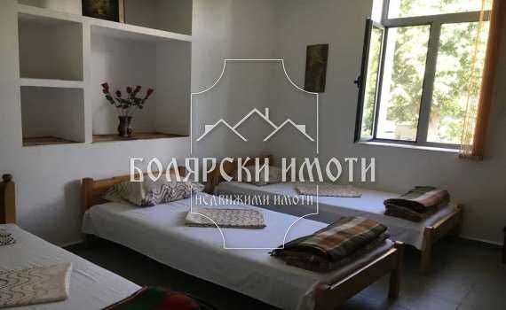 Еднофамилна двуетажна къща в гр. Елена