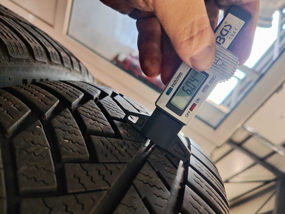 2бр. зимни гуми 235/65/17 Continental