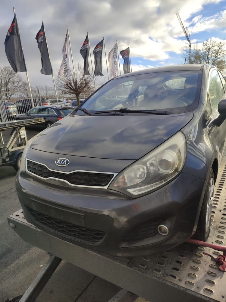 Dezmembrez kia rio 2012 coupe