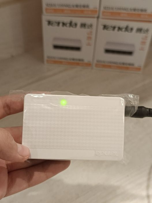 Сетевой свитч Tenda S105 — 5 портов, 100 Мбит/с, новый