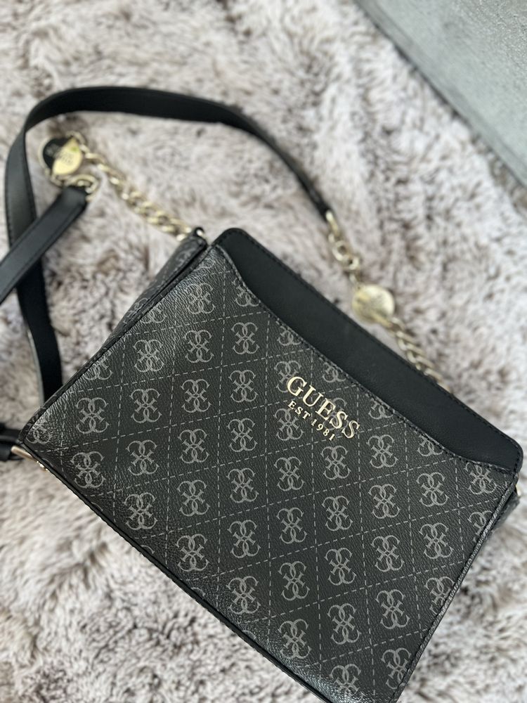 Чанта Guess