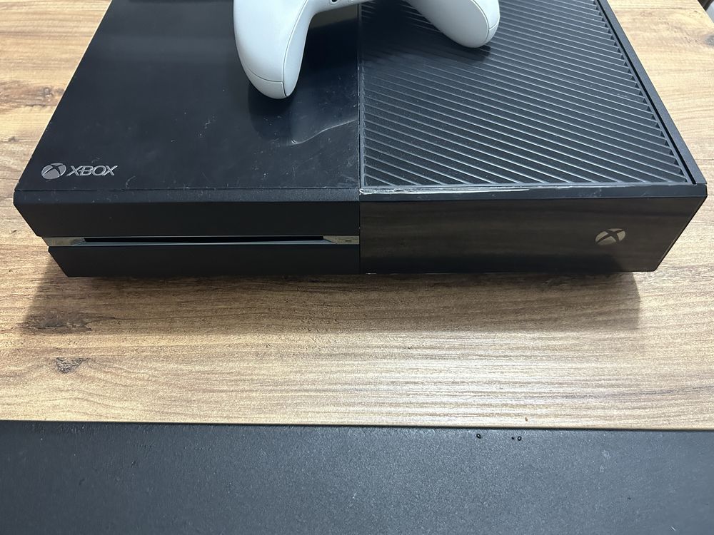 Xbox One 500 GB + игри