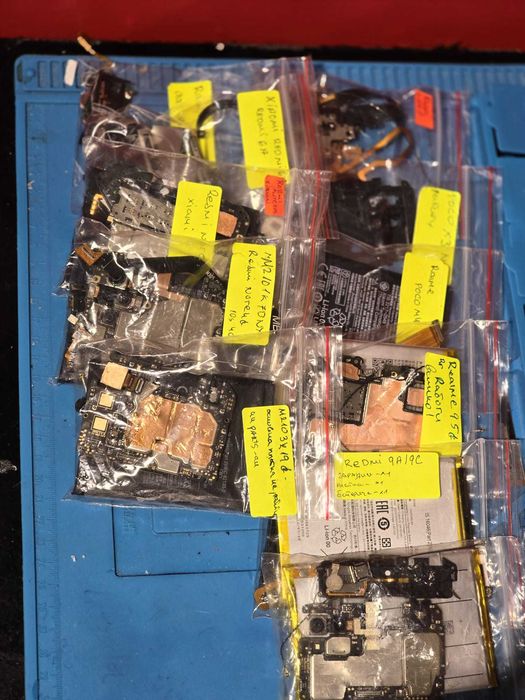 продаваме основни платки за телефони и други резервни части