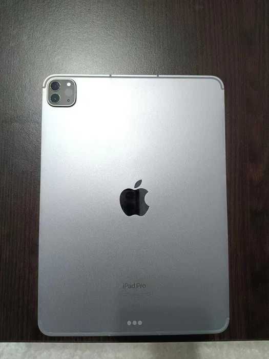 Vând iPad Pro 11'' 4th generation 128GB Celullar Space Grey