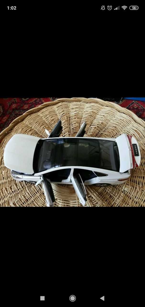 модель Hyundai AZERA 1:18