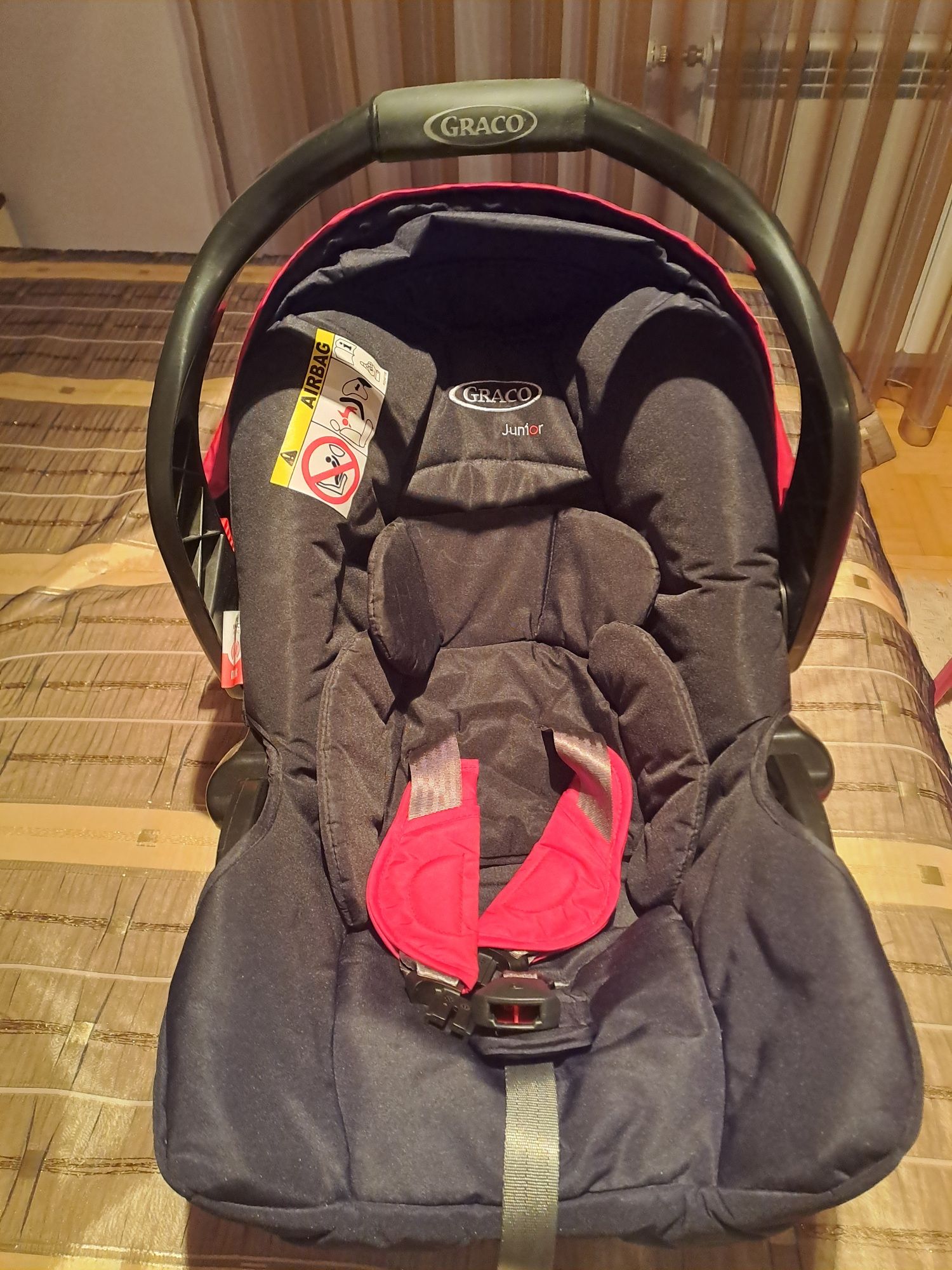 Продавам бебешка количка на американската марка GRACO 3 в 1 , отговар