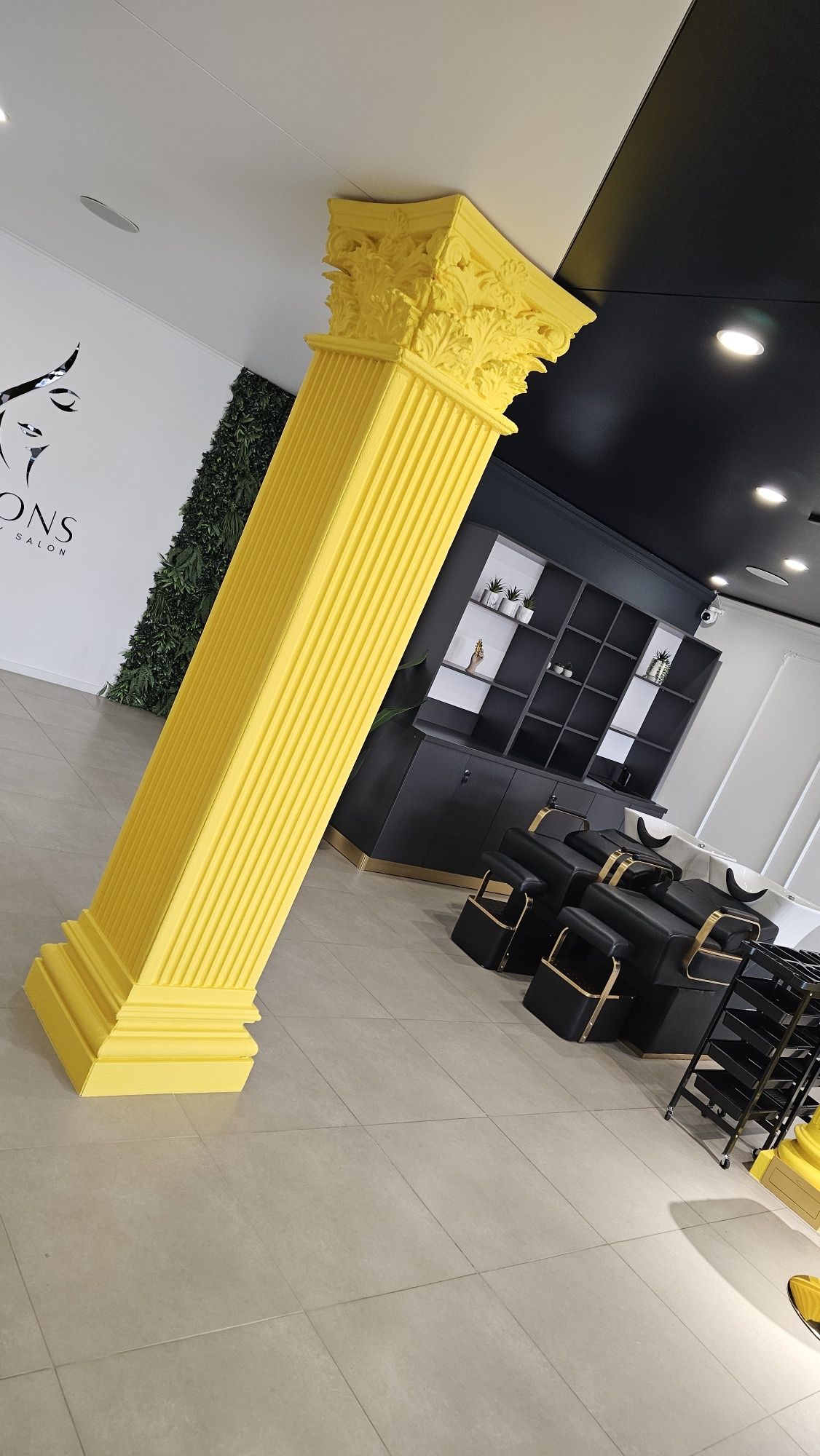 Inchiriez post/scaun coafor,cosmetica,makeup, manichiura
