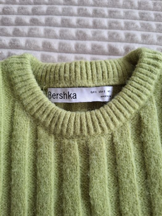 Зелен пуловер Bershka с разкроени ръкави