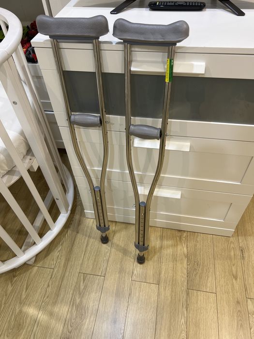 продам детские костыли