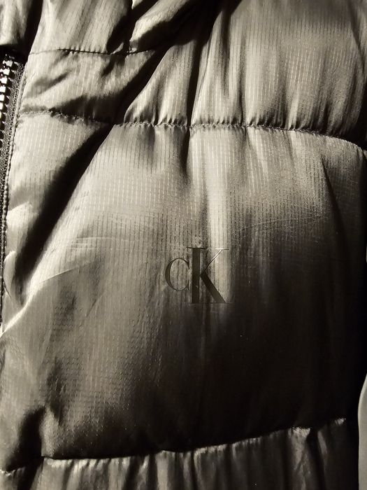 Vând geaca calvin klein