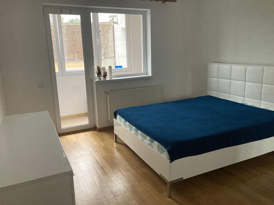 Închiriez apartament 3 camere