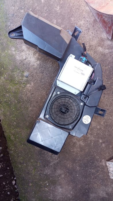 Statie(amplificator) cu boxa subwofeer audi a4 b6-_b7.