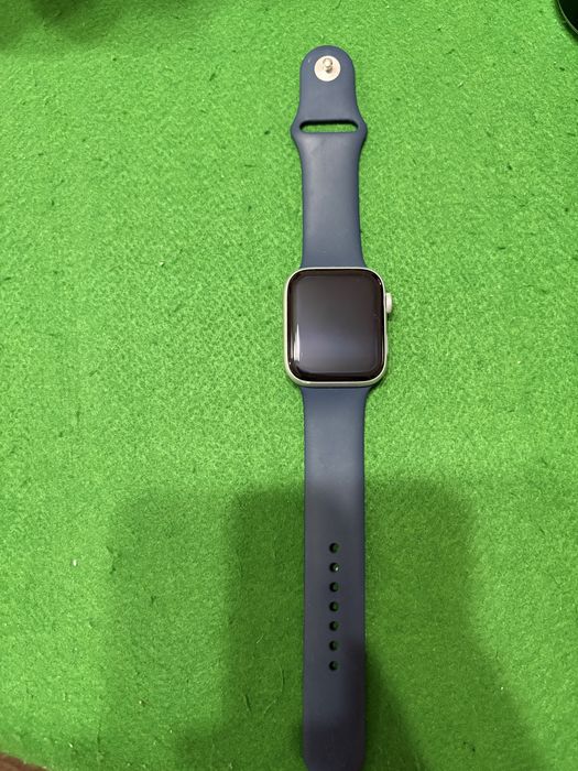 Apple watch SE2 98% + зарядно и каишки 3 броя