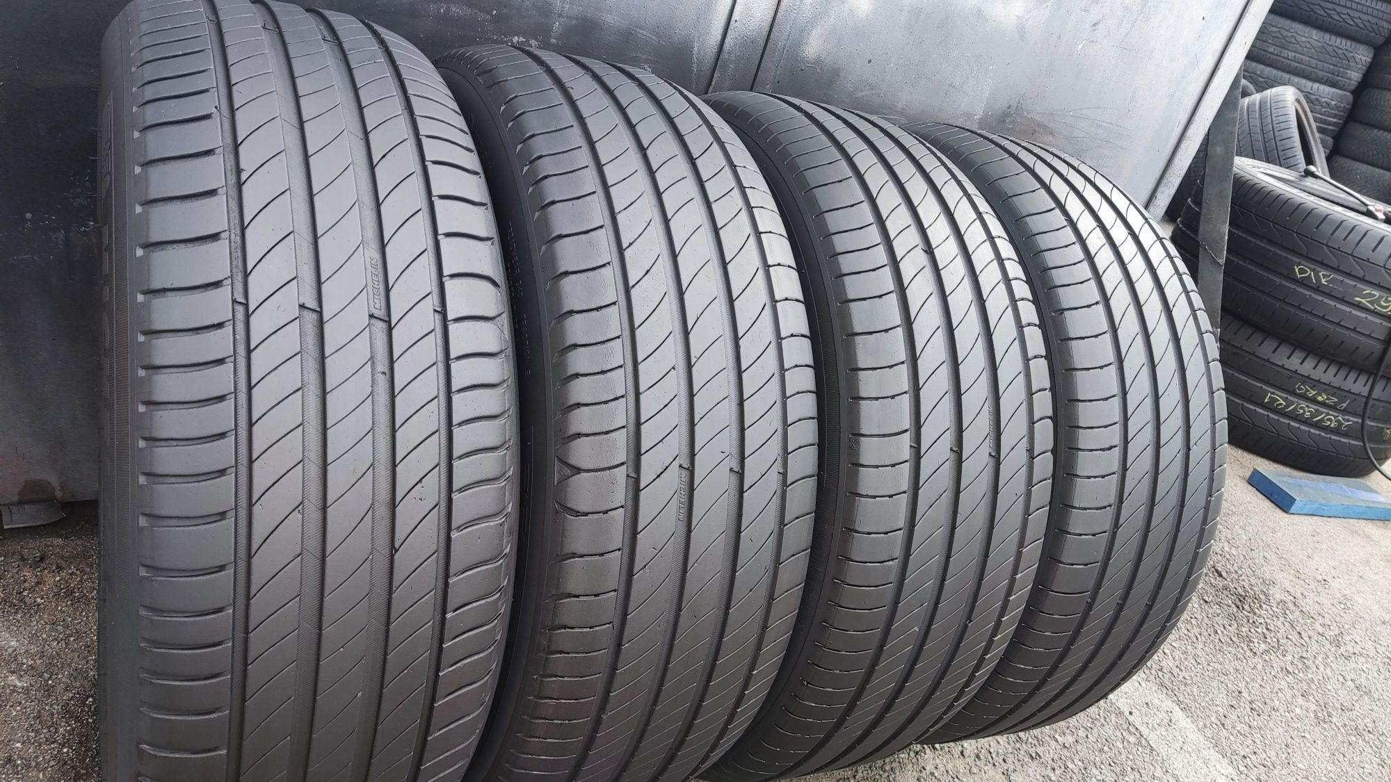 4бр. летни гуми 215/55/17 Michelin Primacy 4 
dot23
6.8mm
Много добро