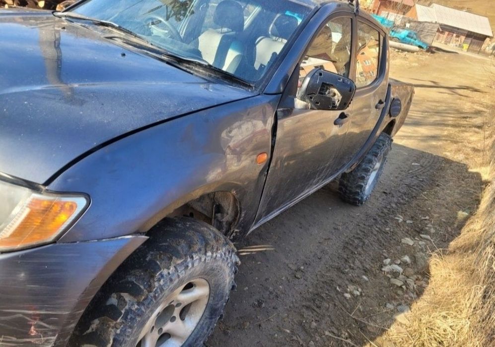 Dezmembrez Mitsubishi l200 motor 2500 136 anul 2008