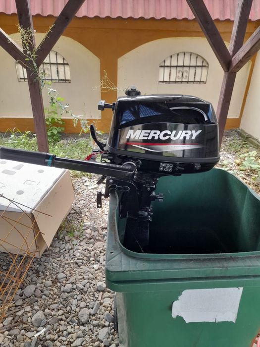 Barca si motor Mercury