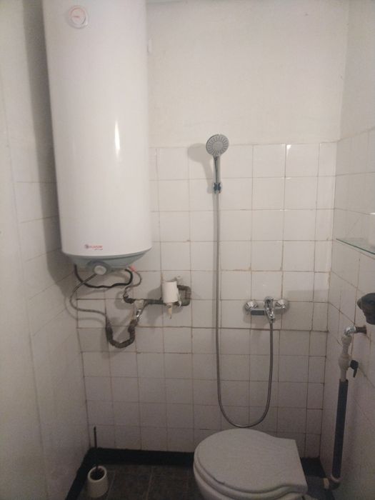 Собственик дава под наем обзаведена боксионера гр.ВАРНА  кв.Левски
кв.