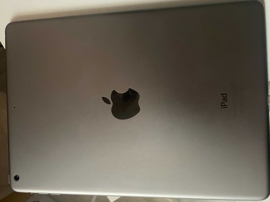 iPad Air (WiFi) / 128GB / ME898LL/A