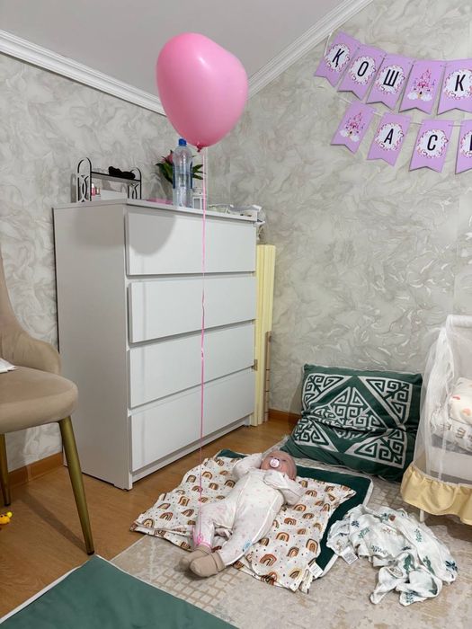 Камод белый, высокий