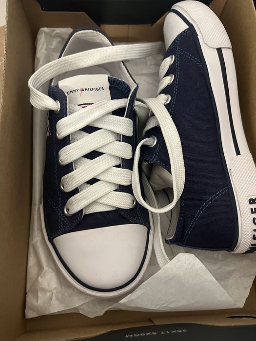 Tenesi Tommy Hilfiger copii marime 29