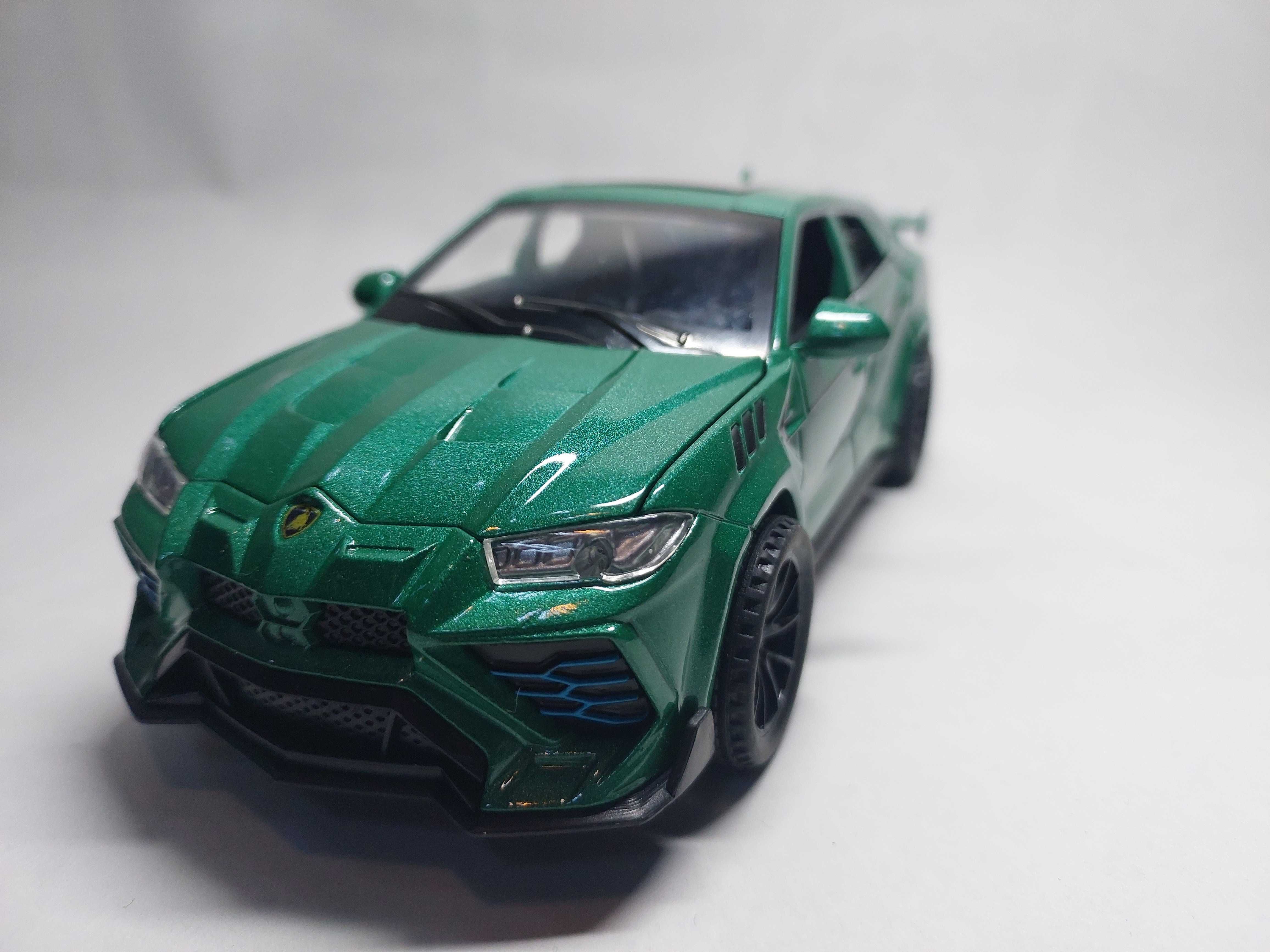 Macheta Lamborghini Urus Verde 1.32.