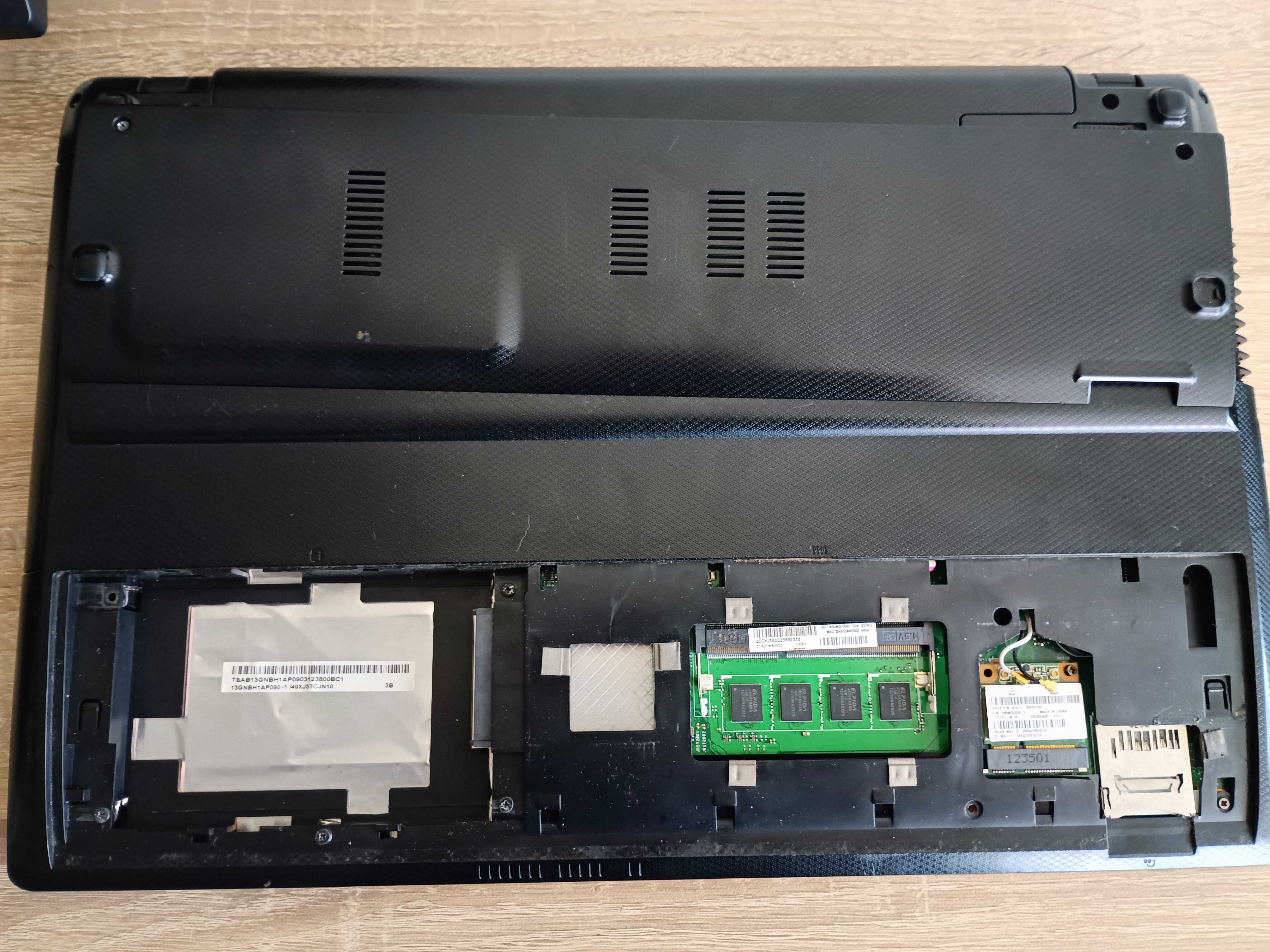 Лаптоп Asus X55V