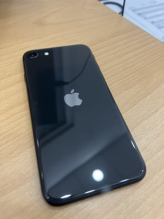 Iphone se 2020 64GB ПЕРФЕКТЕН! Без забележки!