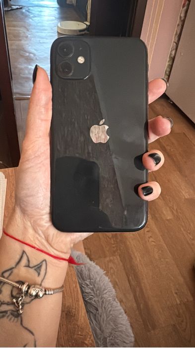 Продам айфон 11 на 128гб