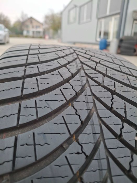 2бр. зимни гуми 225/45/17 Goodyear DOT 0322