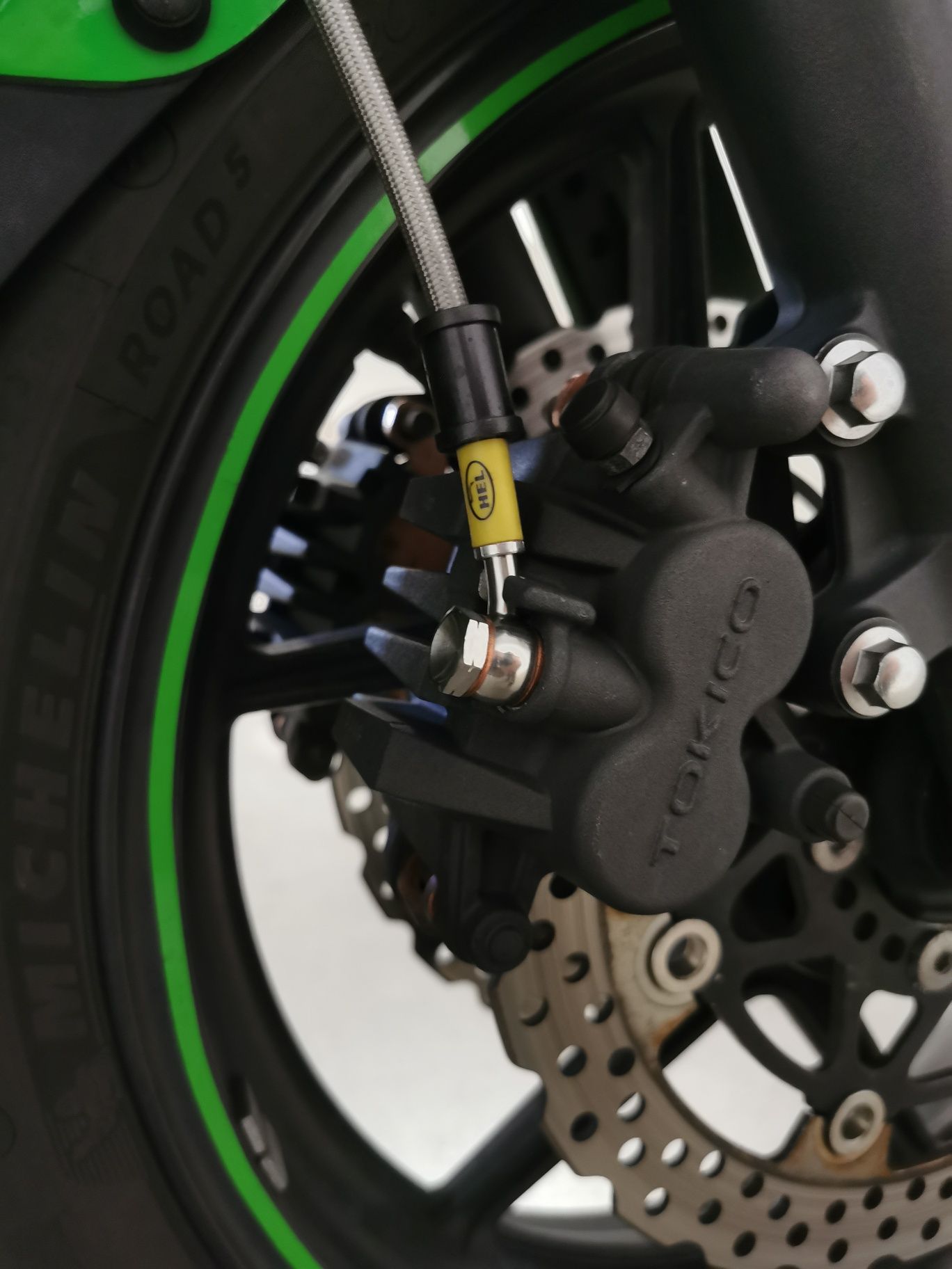 Kawasaki ER6-F cu apucături de R6