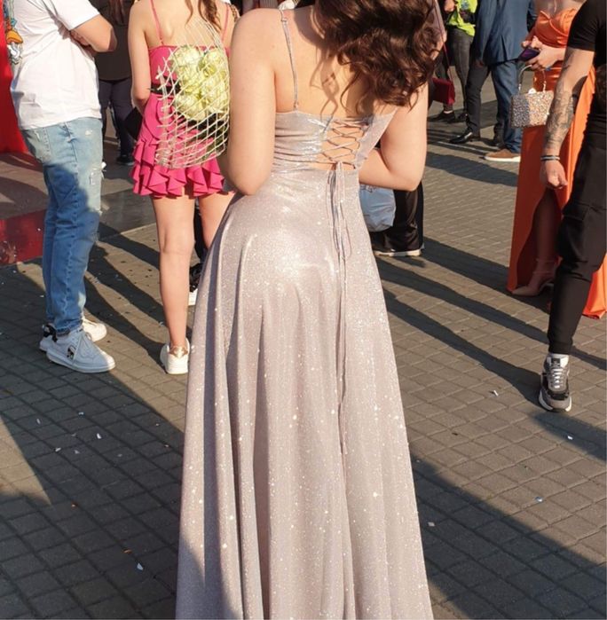 Бална рокля с брокат