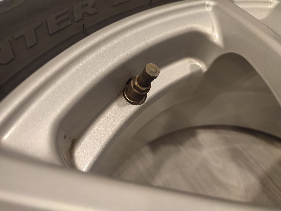 Set jante aliaj Lexus Ct200h + set de anvelope Falken de vară