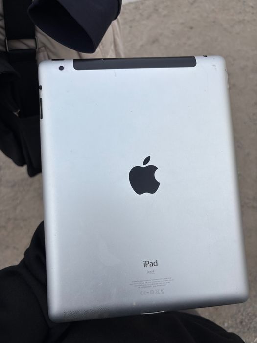 iPad 64 ГБ, экран разбит, работает