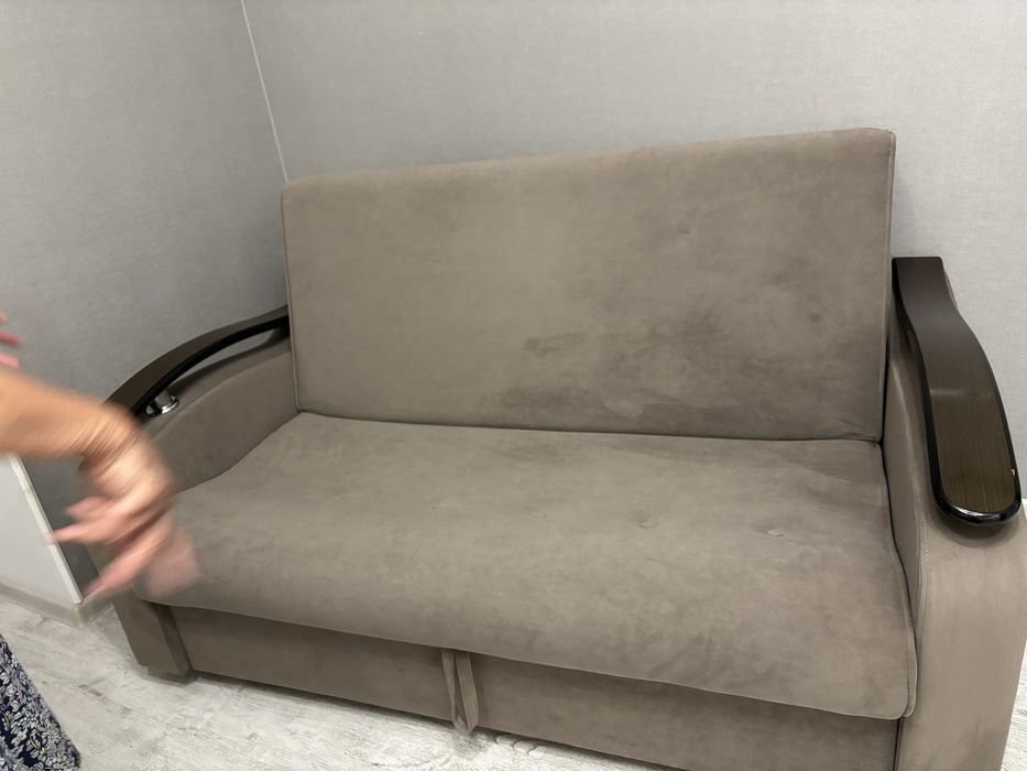 Продаю диван……..