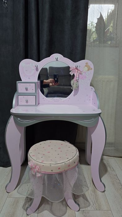 Măsuță de machiaj pentru copii