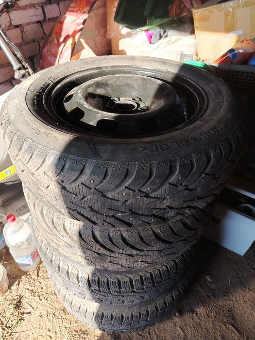 Продам колеса в сборе зимние шины с шипами