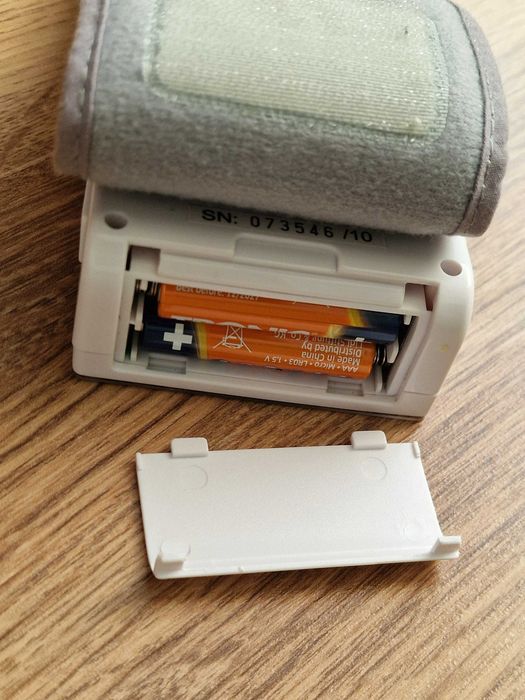 Tensiometru digital antebrat Curamed MD 12802 cu ghid vocal engleza