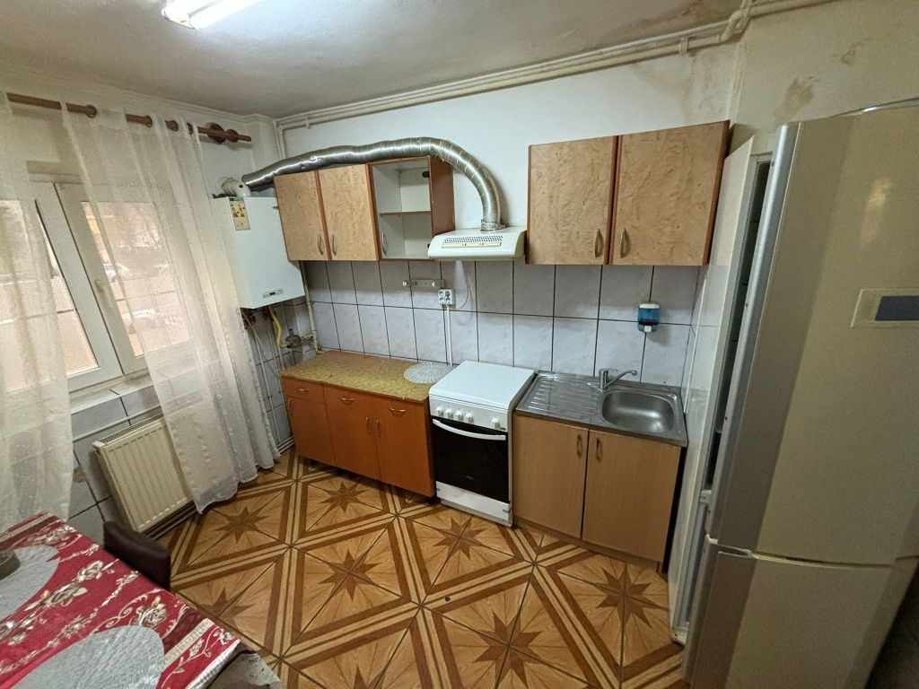 Vând apartament 3 camere Colentina