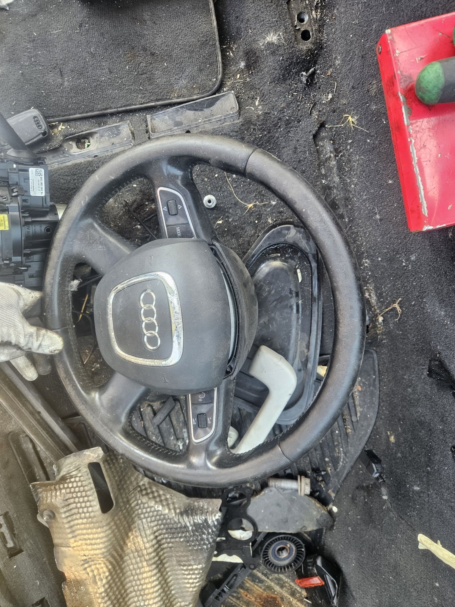 Волан за Audi A4 b8 2010god
