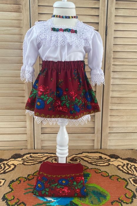 Costum popular pentru fete de Maramures