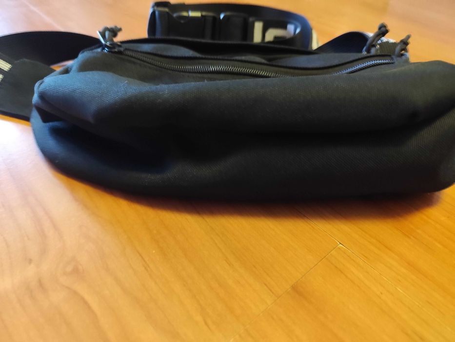 Мъжка спортна чанта тип банан Supreme