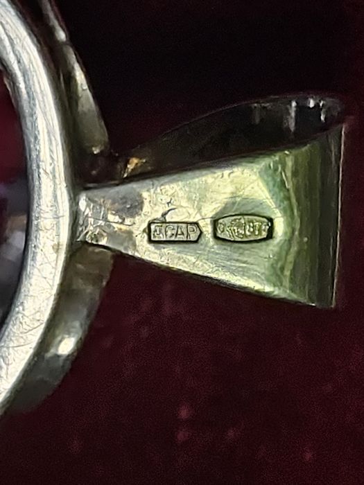 Сребърна Висулка с голям топаз.