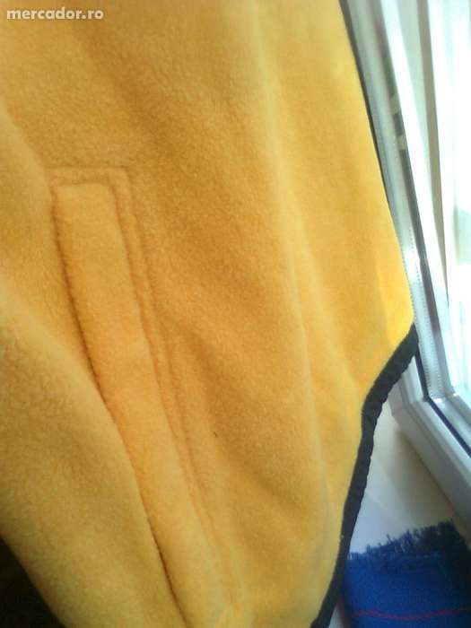 Hanorac pufos, IEFTIN, galben, cu fermoar la git si buzunare - oferta!