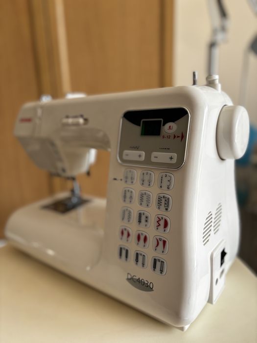 Шевната машина Janome DC4030