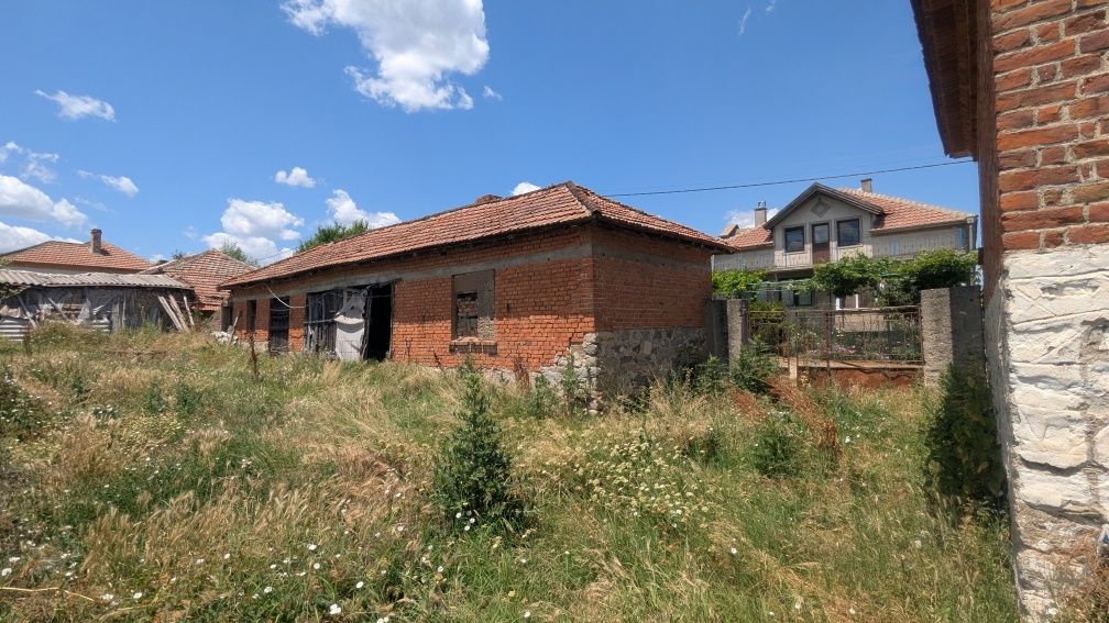 Продавам къща с.Радовец, 45 км до гкпп Капитан Андреево