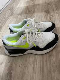 Спортни обувки  Nike нови