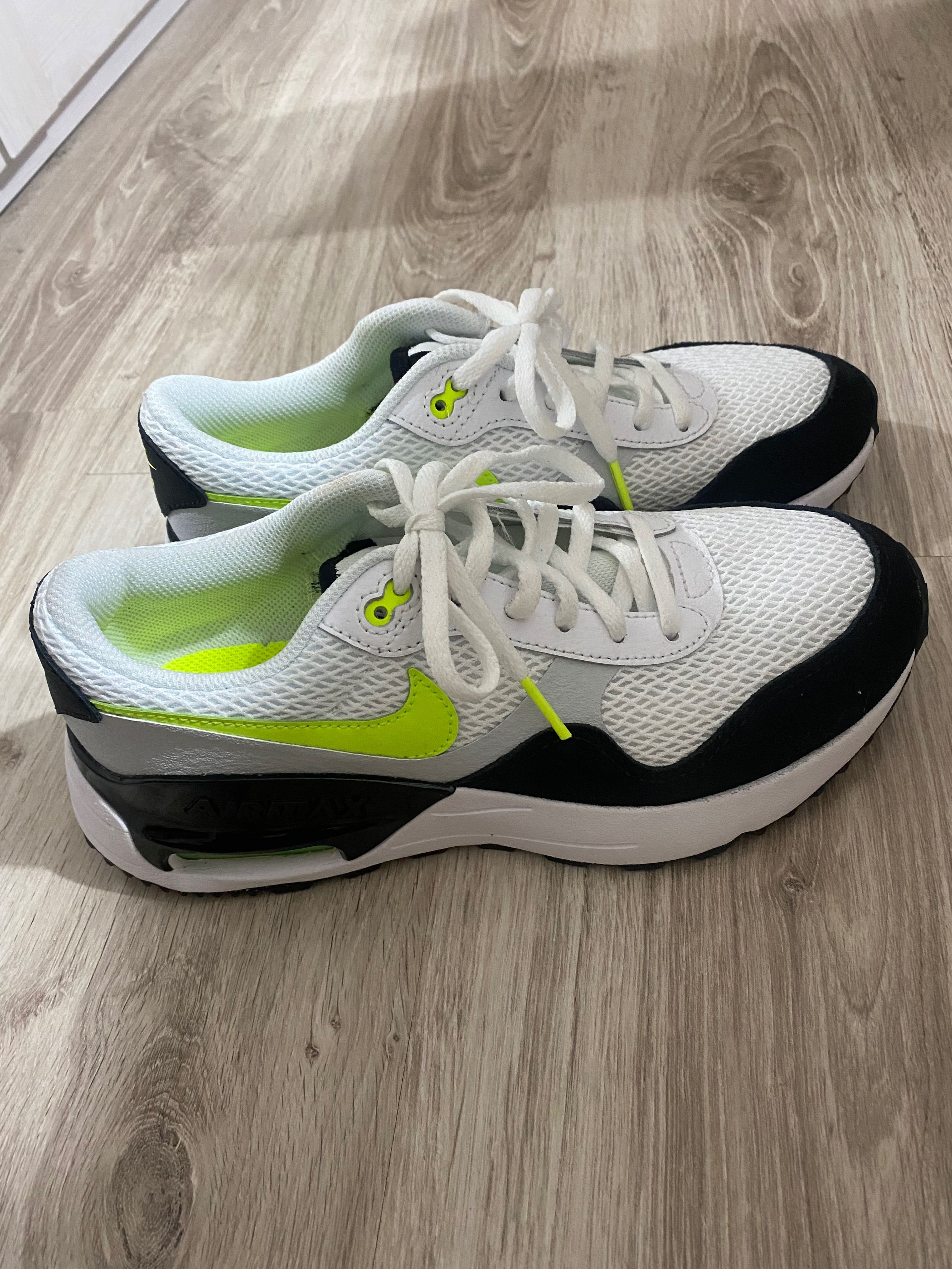 Спортни обувки  Nike нови