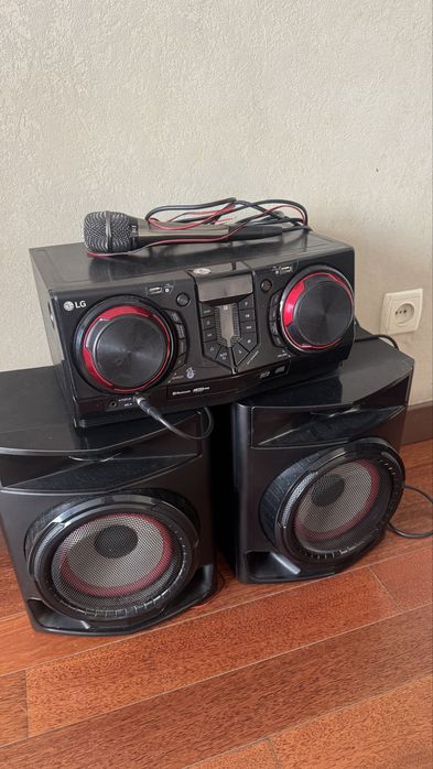 Колонка с микрофон